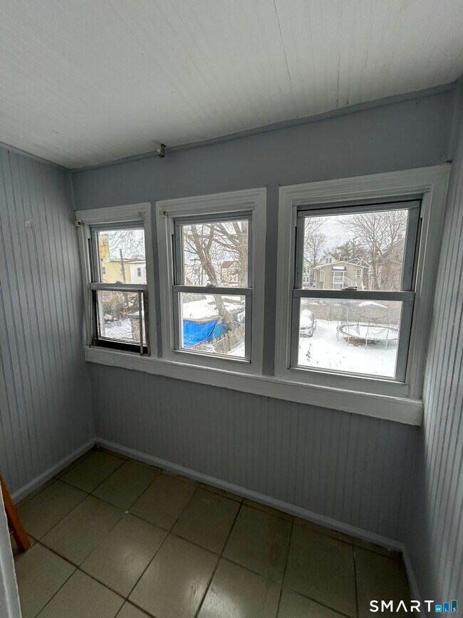 Building Photo - 18 Wilson St