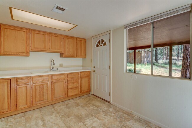 Building Photo - Rent this Cabin that backs to Prescott Nat...