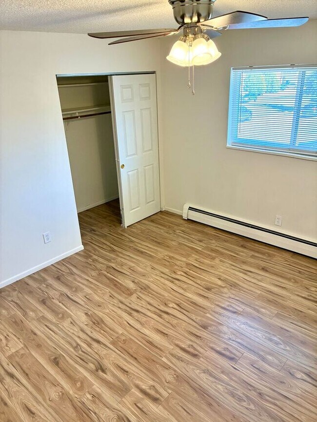 Building Photo - Beautiful 2 Bedroom Town Home!