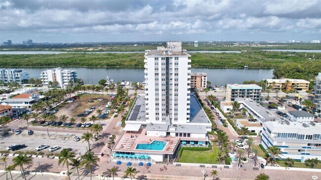 Building Photo - 3111 N Ocean Dr