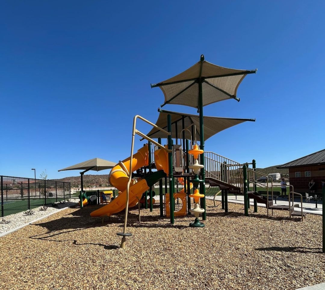 Building Photo - 693 S Taylor Creek Dr