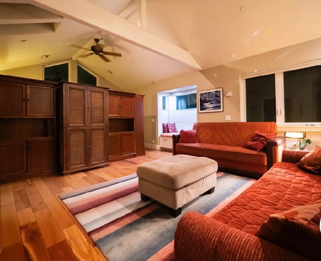 Living room with two fold out sleepers - 132 Anthony St