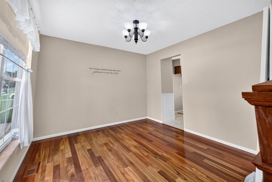 Building Photo - 2600 Northcliffe Dr