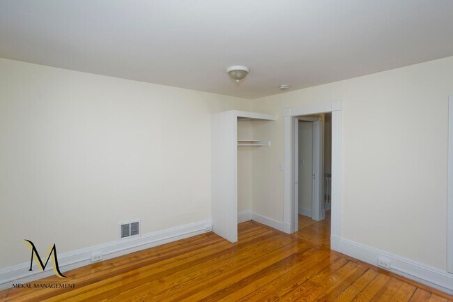 Building Photo - 208-210-210 Fort Pleasant Ave