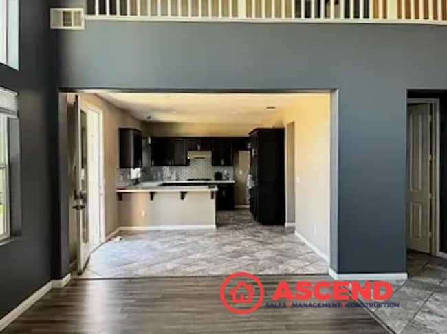 Building Photo - 2-Story Home In Southwest!