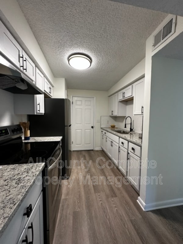 Building Photo - 6004 Marsha Dr