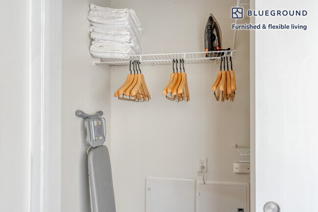 Building Photo - 3001 Esperanza Crossing