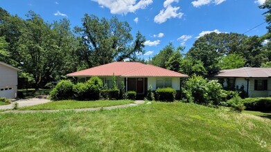 Building Photo - Newly renovated home with spacious floor plan