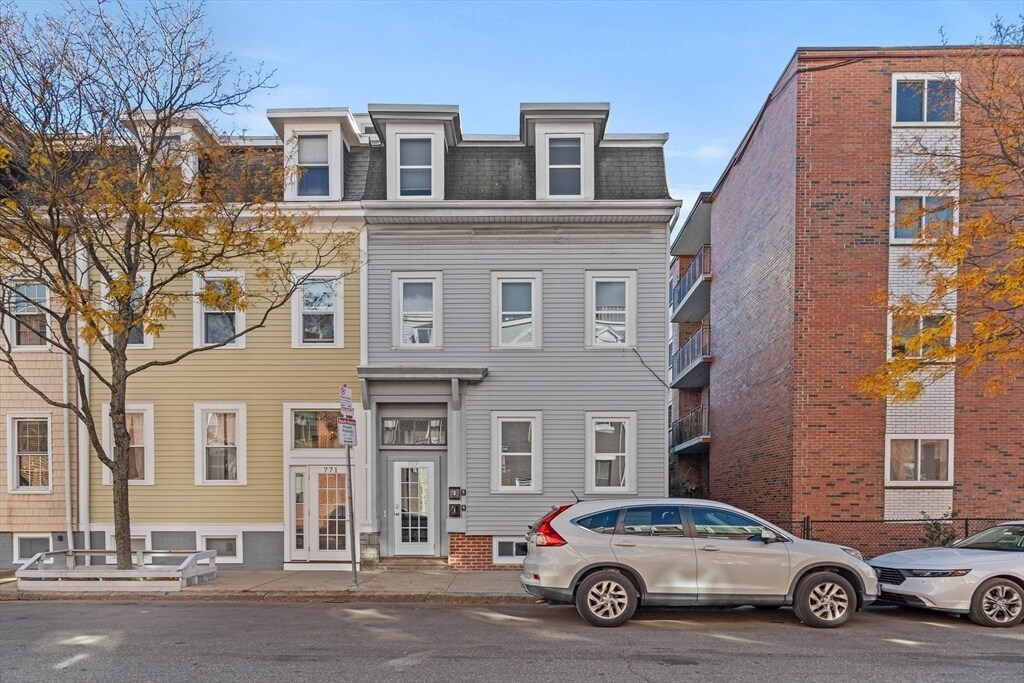 Building Photo - 769 E 6th St