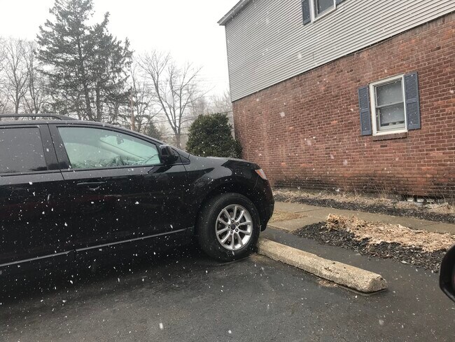 Building Photo - 748 Feura Bush Rd