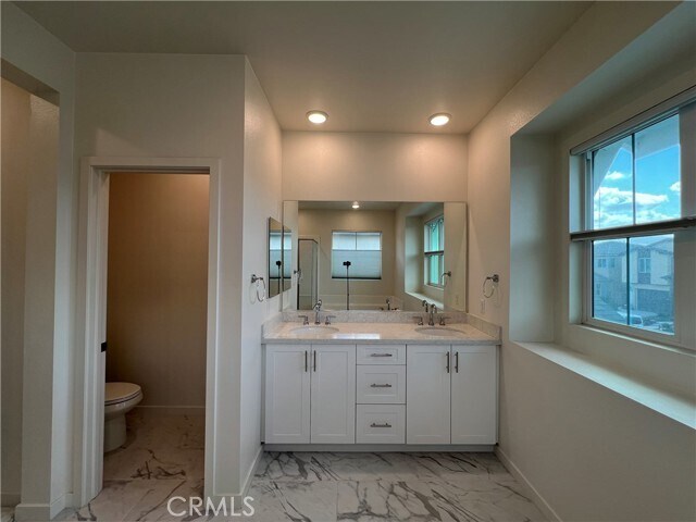 Building Photo - 2657 E Clara Ln