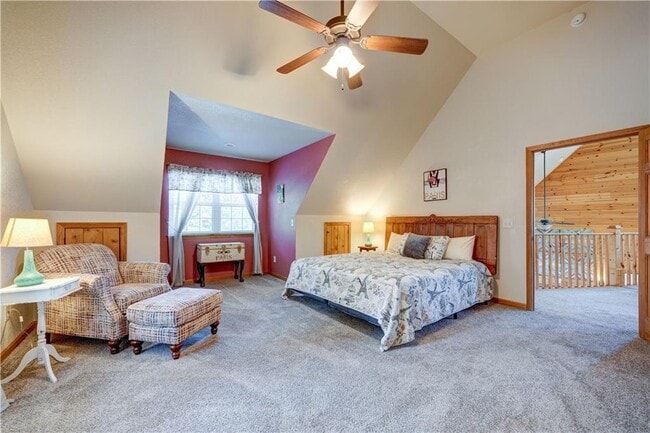 Building Photo - 495 Chicory Dr E