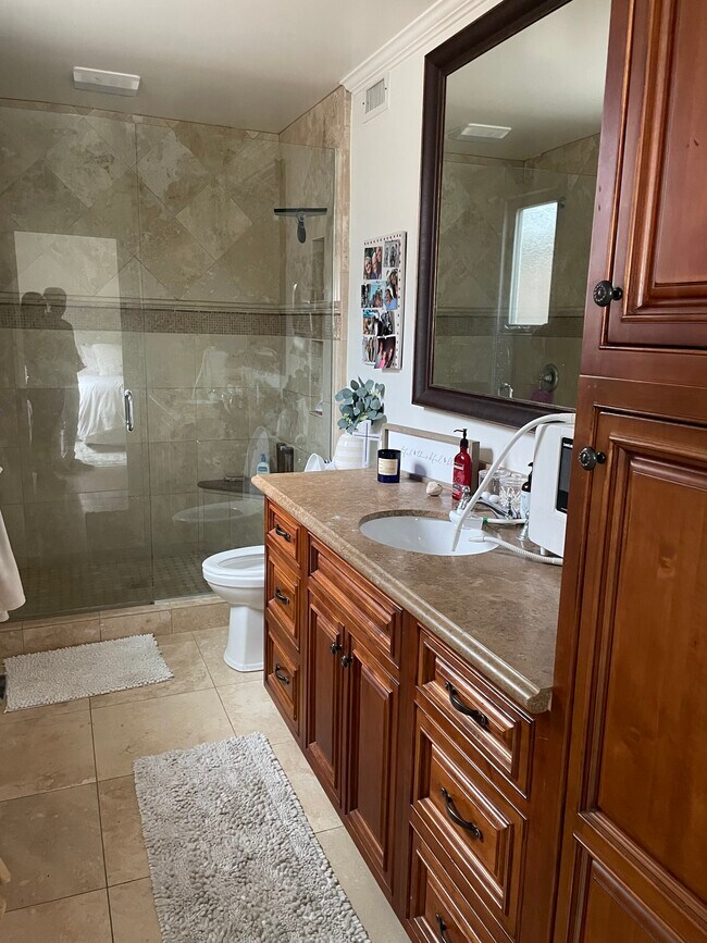 Building Photo - 1108 W Balboa Blvd