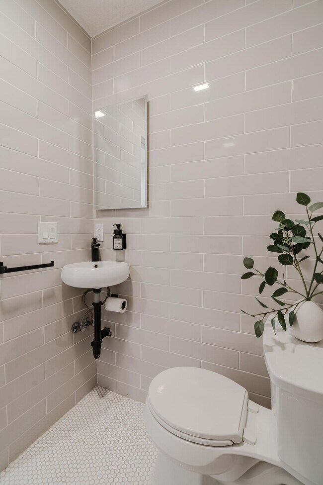Building Photo - 52801 Avenida Alvarado