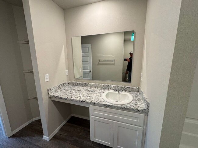 Building Photo - Brand New 4 Bedroom in Bixby