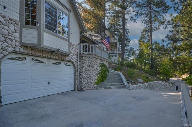 Building Photo - Charming Mountain Retreat across from Golf Course
