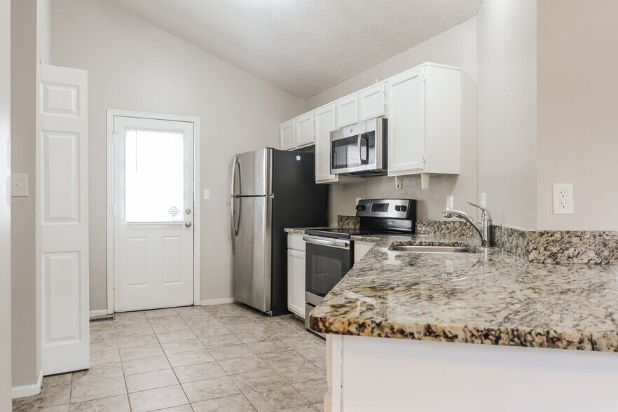 Building Photo - 5722 Pilgrim Dr