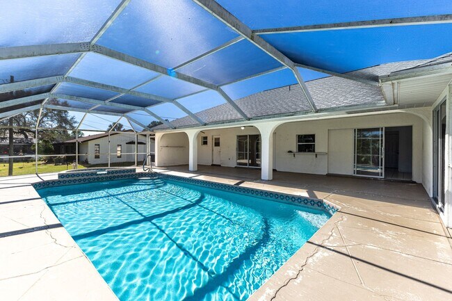 Building Photo - 608 Richmond Ave N