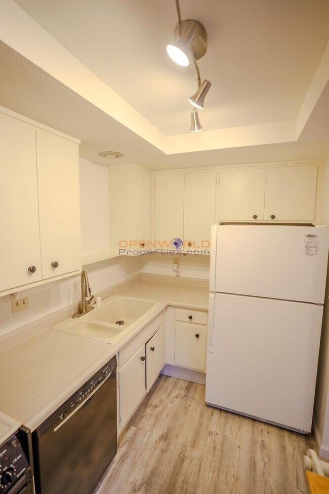 Building Photo - Rossmoor 55+ Living — One BR/One BA Del Monte Model (733 SF) — Peaceful, Updated, Sun-Filled Home