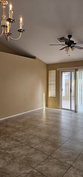 Building Photo - 3851 E Kent Dr