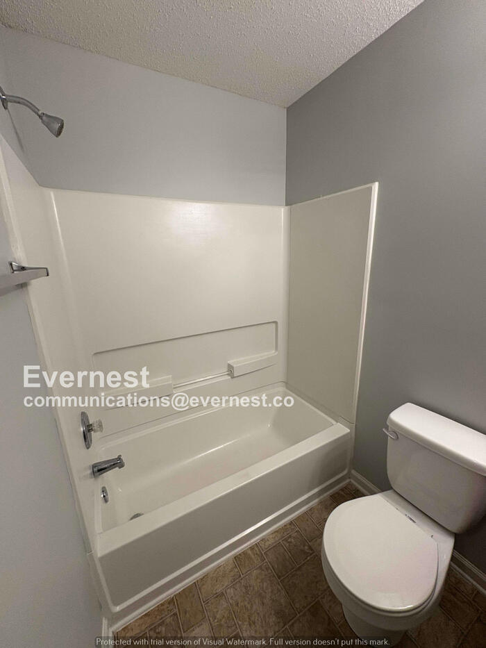 Building Photo - 8651 Thomas Ln