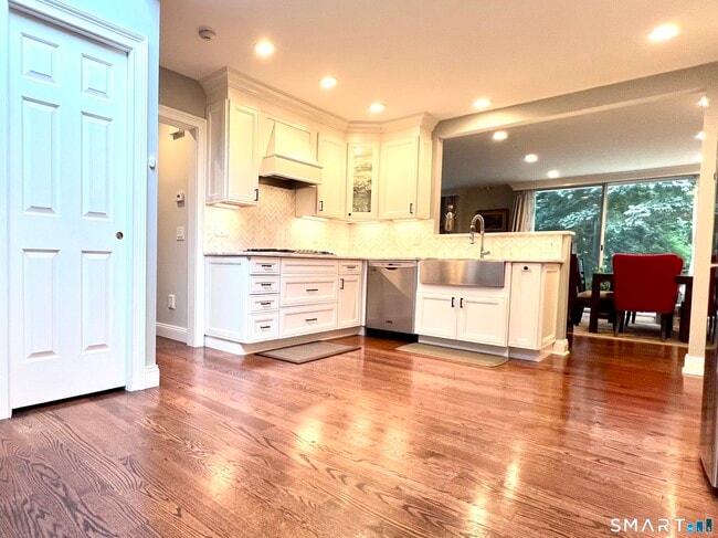 Building Photo - 32 Regents Pk