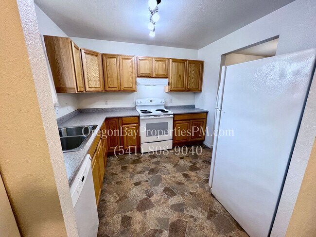 Building Photo - Blanco Ave. Duplexes