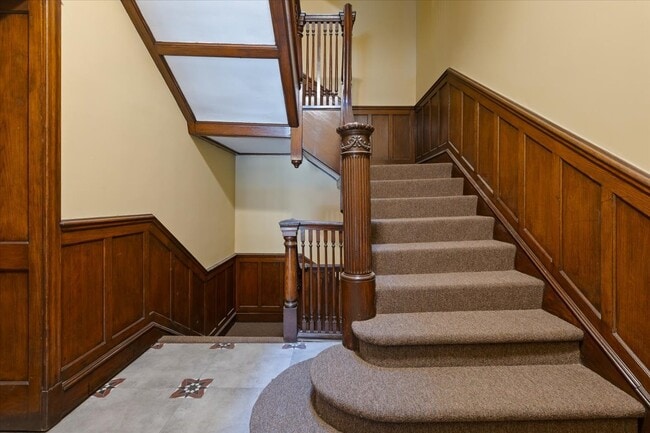 Building Photo - 442-444 E 48th St