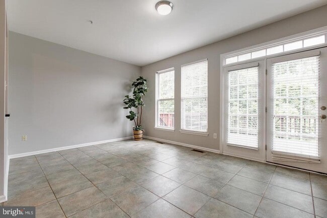 Building Photo - 8832 Papillon Dr