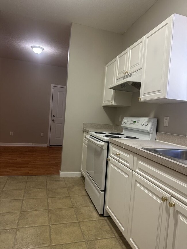 Building Photo - Beautiful 3 Bedroom 2.5 Bath Single Family...