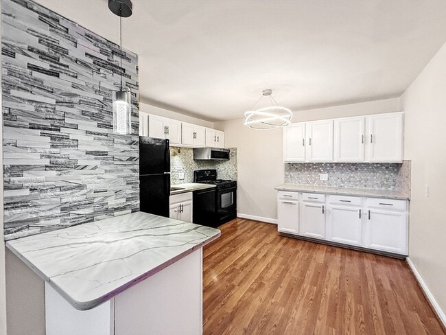 Building Photo - 6 Venice St