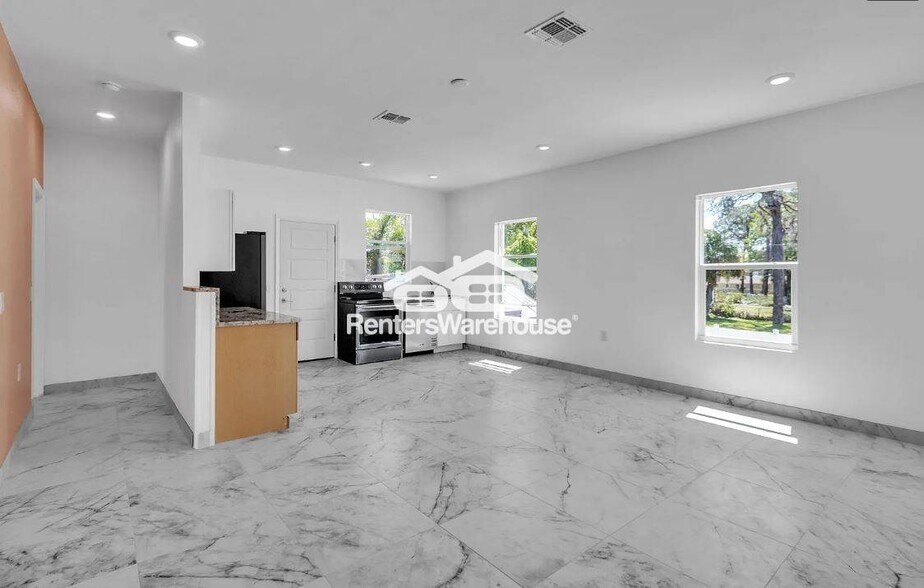 Building Photo - 528 Wideview Ave