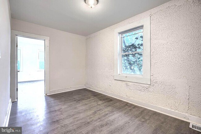 Building Photo - 7621 Cypress Ave