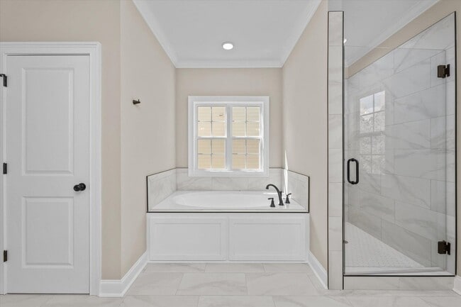 Building Photo - 565 River Oaks Ln