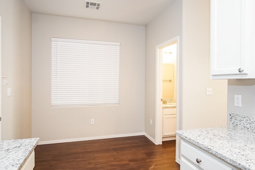 Building Photo - 245 Vertigo Tulip Ct