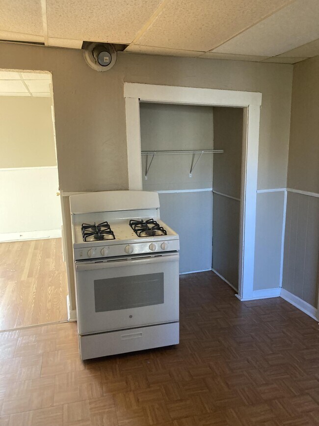 Building Photo - 268 Pleasant St