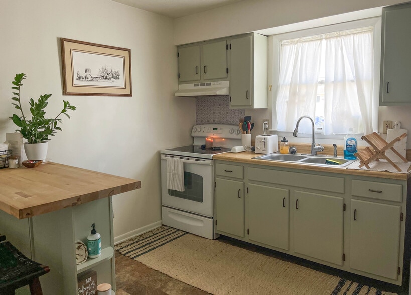 Building Photo - 440 Pleasant View Dr