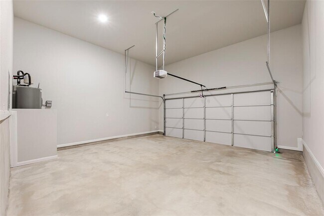 Building Photo - 185 Schrader Dr