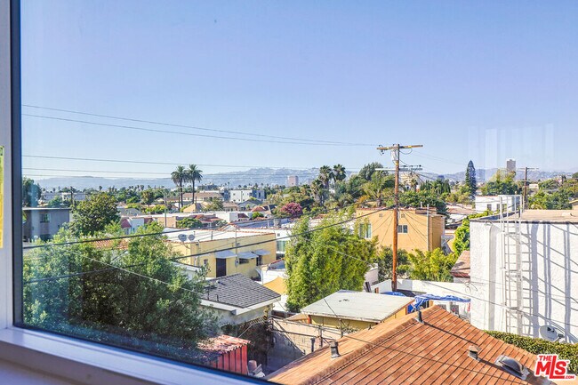 Building Photo - 1923 1/2 Carmona Ave