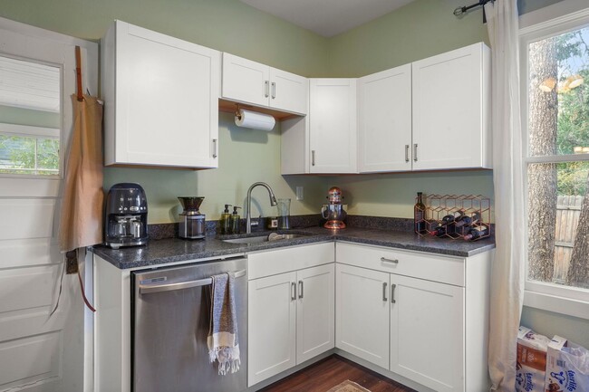 Building Photo - Charming Home Near Colorado College – Walk to Downtown & Trails!