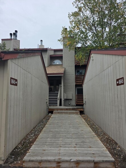 Building Photo - 9645 Independence Dr