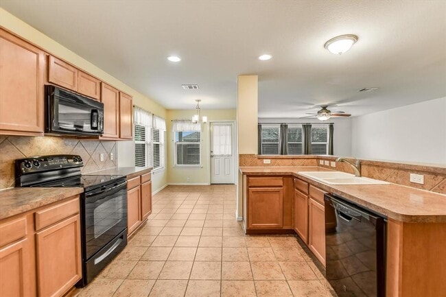 Building Photo - 516 Lark St