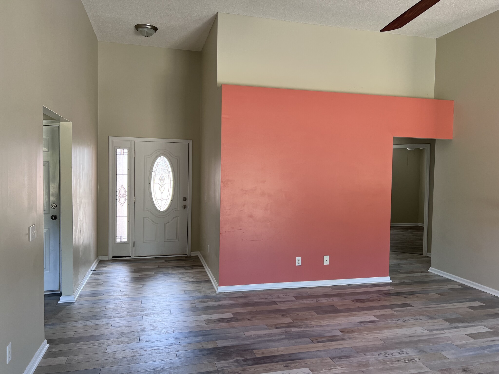 Entry - 110 Creekside Cir