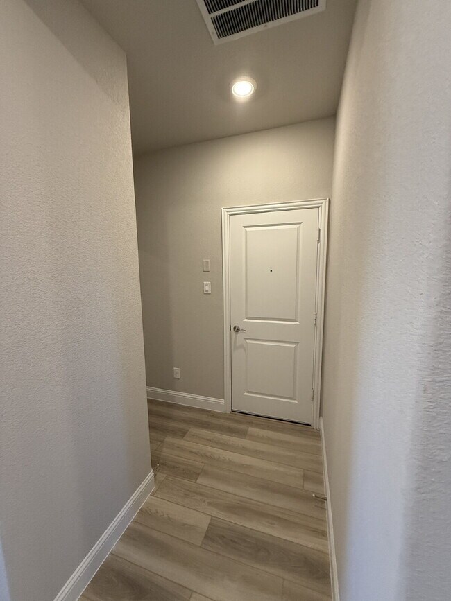 Building Photo - 3215 Sedge Grass Dr