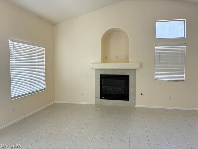 Building Photo - 688 Pansy Pl