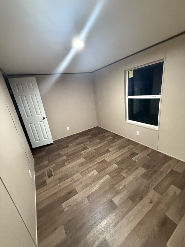 Building Photo - 1030 Aaron Ln