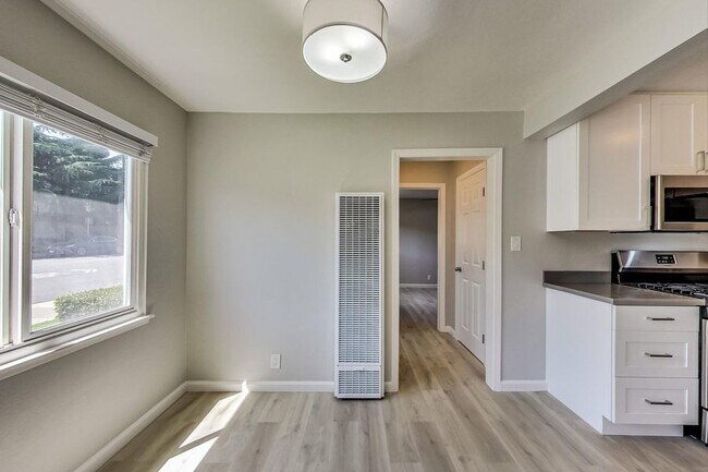 Building Photo - 1549 San Carlos Ave