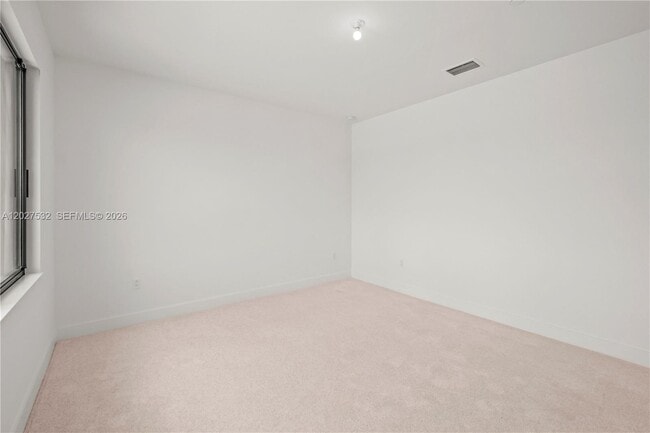 Building Photo - 12865 Wingspan Ct