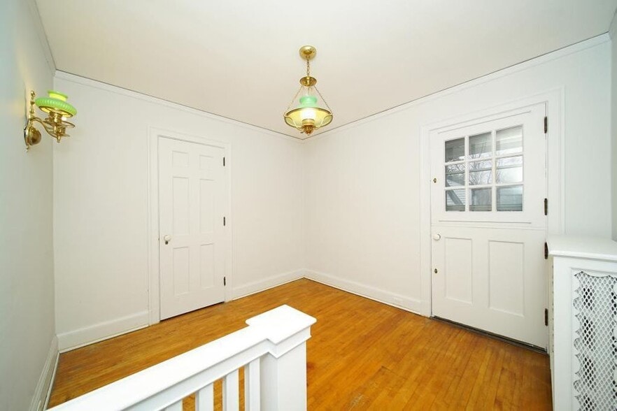 Building Photo - 8 E College St