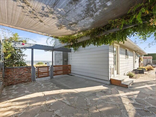 Building Photo - 3603 W Canal Dr